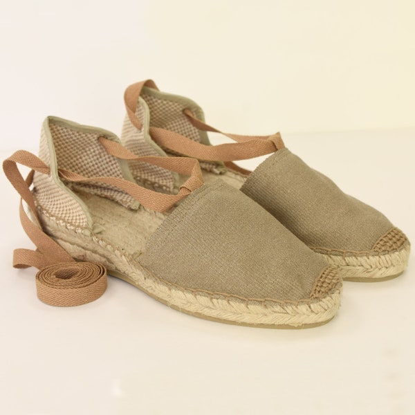 Espadrilles aus Jute (Naturfaser) mit niedrigem Keilabsatz von 4 cm, handgefertigt und handgenäht, hergestellt in Spanien, Geschenk für Sie.