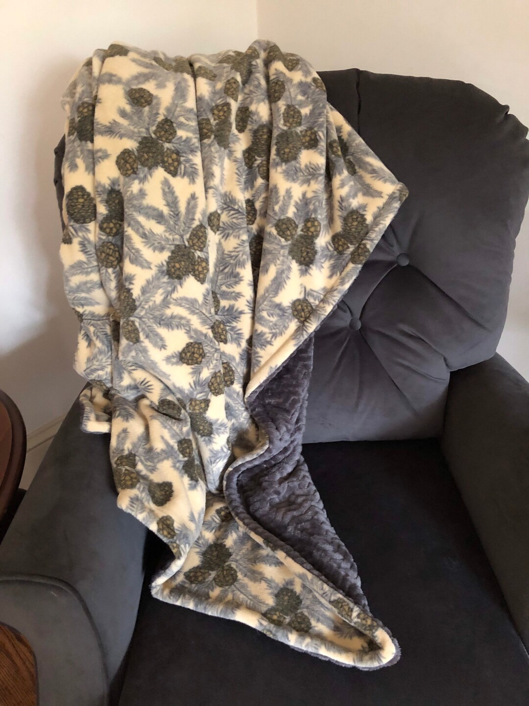 Pinecone Pine Needles Lush Soft Gray Bed/sofa Fleece Blanket Snuggle