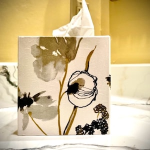 Floral Tissue Box Cover: Modern Gold and Silver Accent Decor