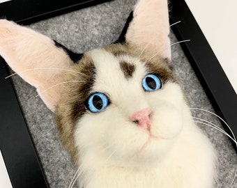 Nåltovad kattporträttskulptur i ram