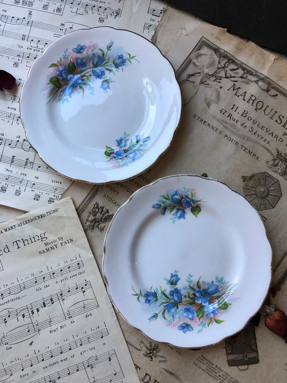 Blue flower plates hot sale
