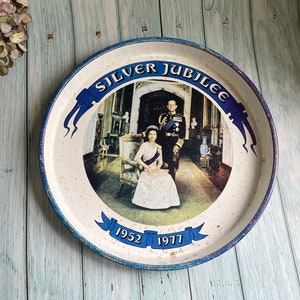Round Metal Queen Elizabeth II Commemorative Silver Jubilee Tray