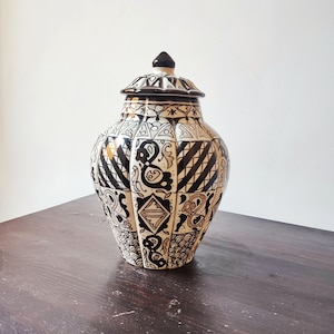Ceramic vase with lid, hand painted vase for flowers, Tabletop decor vase, Moroccan ceramic vase, handicrafted vase, home decor vase