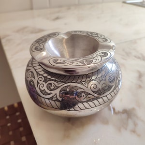 Handcrafted Metal ashtray, Authentic ashtray with lid, Aluminium Ashtray, Unique and Exquisite Home Decor Piece ashtray.