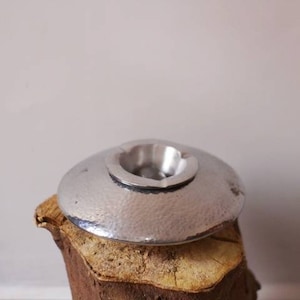 Stylish and Handmade Aluminum Ashtray with Lid - Keep Your Space Clean and Tidy!