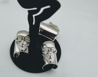 Skull Embossed Ear Cuff