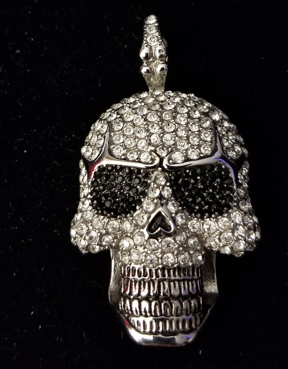 Iced out skull pendant best sale