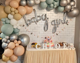 Letra de globo cursiva para niña o niño. Banner de frase de palabra de guión de lámina de Mylar. Plata, oro rosa, azul. Baby Shower, Revelación de Género, Cumpleaños