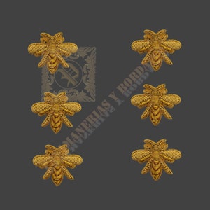 Peut inclure: Six patchs brodés d'abeilles dorées. Les abeilles sont détaillées avec un contour noir et une bande brune au milieu.