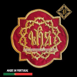 May include: A red embroidered emblem with gold detailing, featuring ornate lettering and a thorny vine design. The text "PASAMANERIAS Y BORDADOS" is visible. The phrase "MADE IN PORTUGAL" is also present.