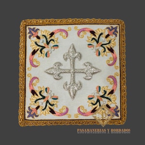 Hand Embroidered Elegant Pall