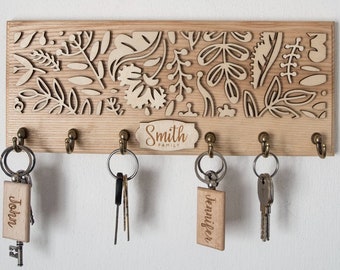 Support mural de porte-clés personnalisé, crochet à clés en bois avec signe de nom de famille, cadeau de Noël pour couple, cadeau de pendaison de crémaillère, premier ornement de maison