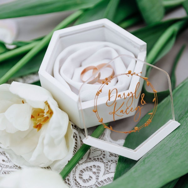 White ring box • Personalized engraving • Put 3 rings is possible