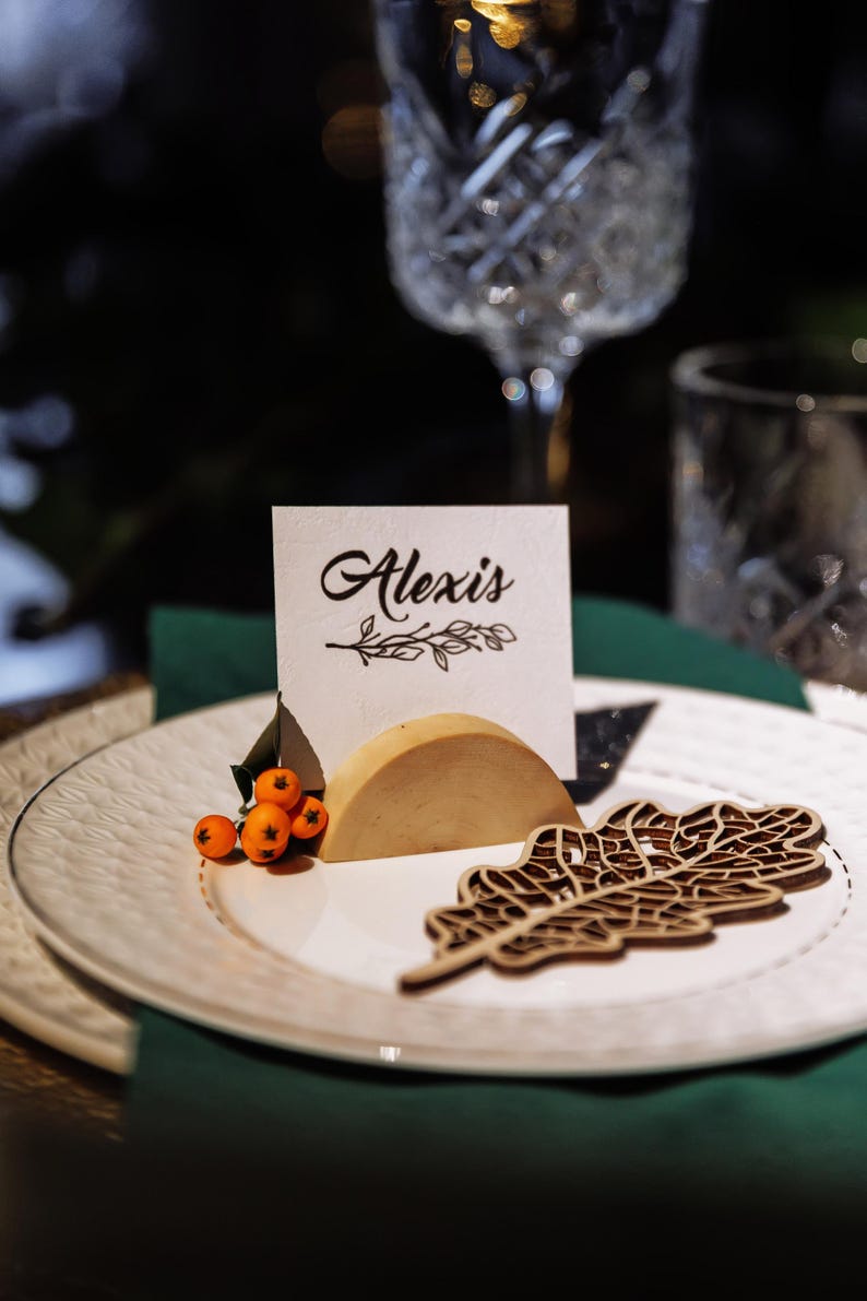 Tarjeta de nombre de madera rústica • Portanombres para mesa de boda ...