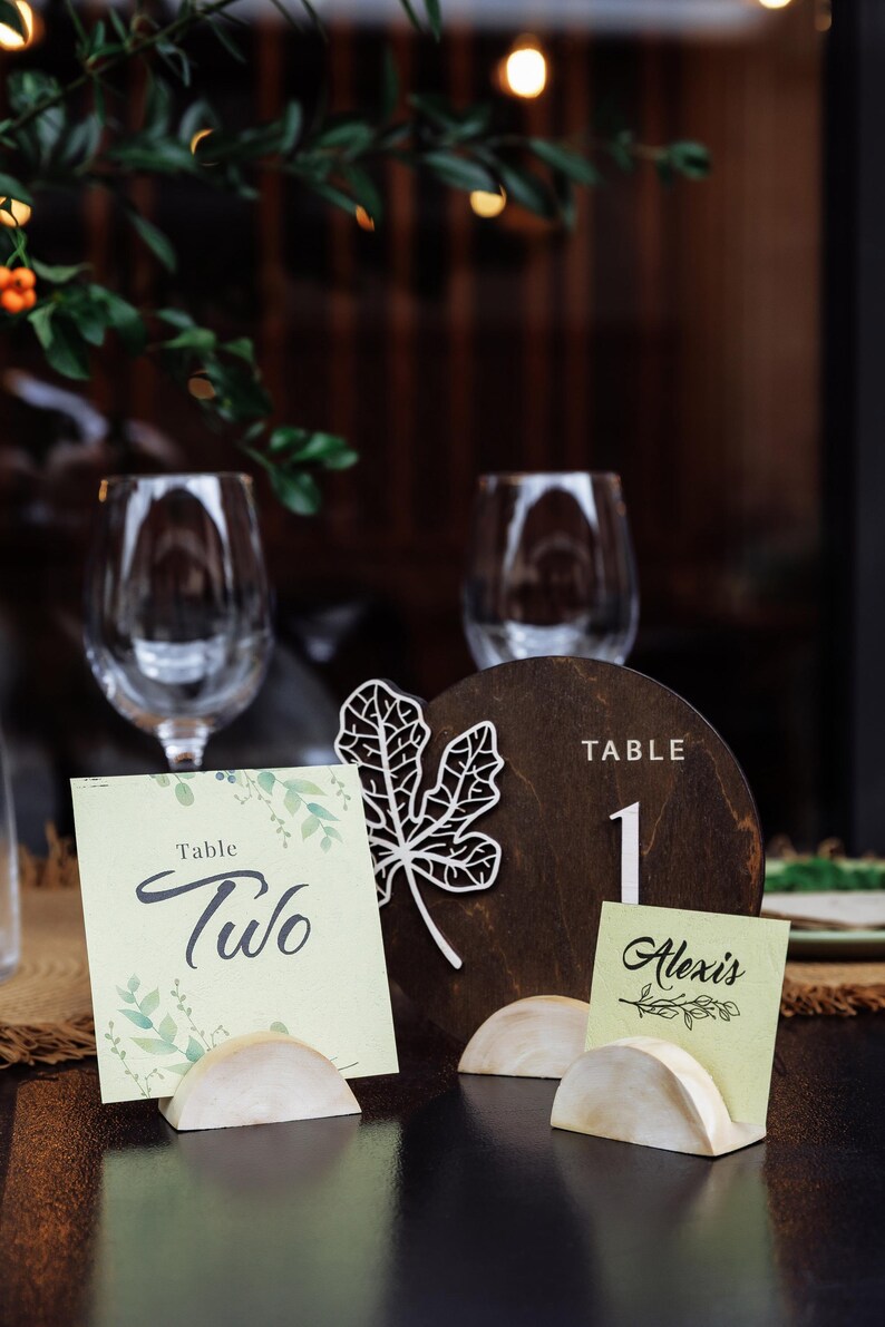 Tarjeta de nombre de madera rústica • Portanombres para mesa de boda ...