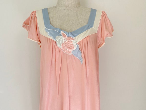 Vintage 1980s Vanity Fair 2 piece Nightgown Set