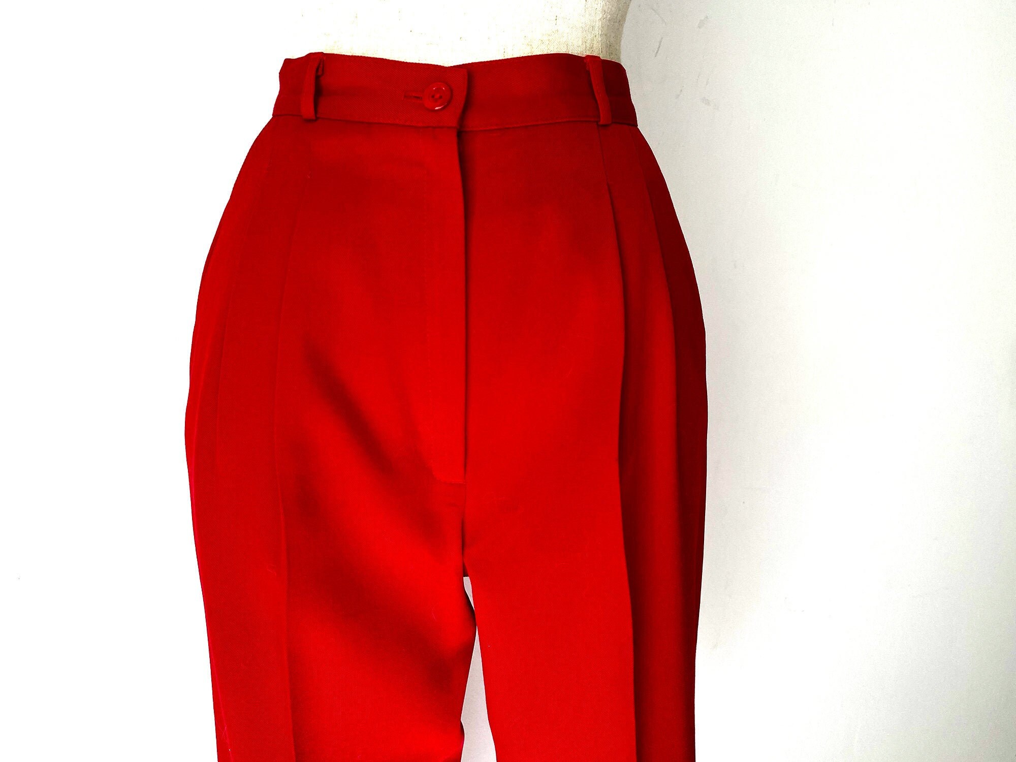 red pleated pants