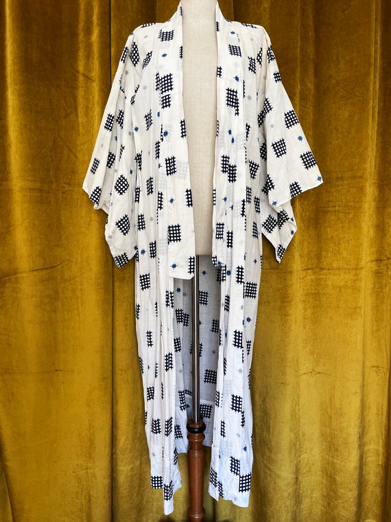 Vintage Traditional Linen Kimono Robe White Blue - image 2