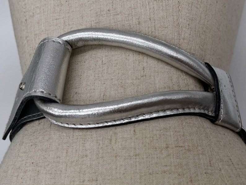 Vintage 80s hot Silver Leather Loop Belt // Retro 1980s Metallic Statement