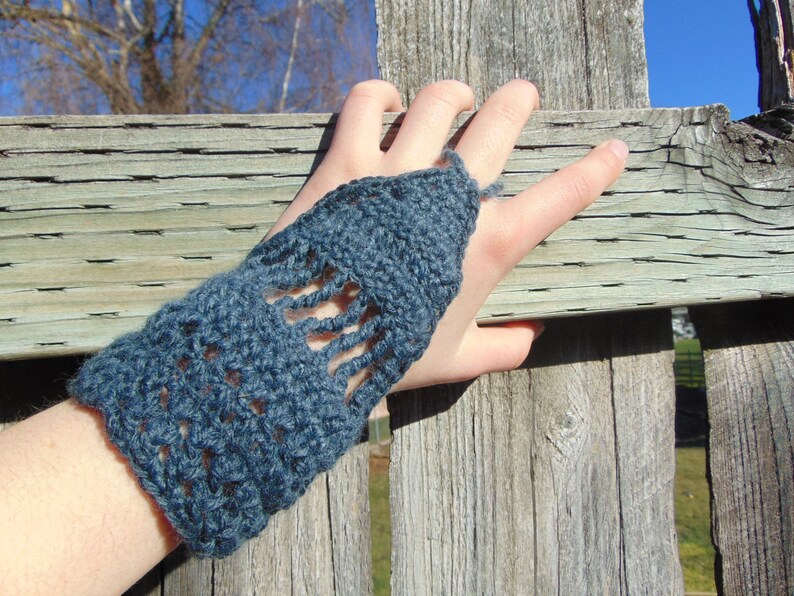 Grey Fingerless Evening Gloves Crocheted Decorative Lace image 3