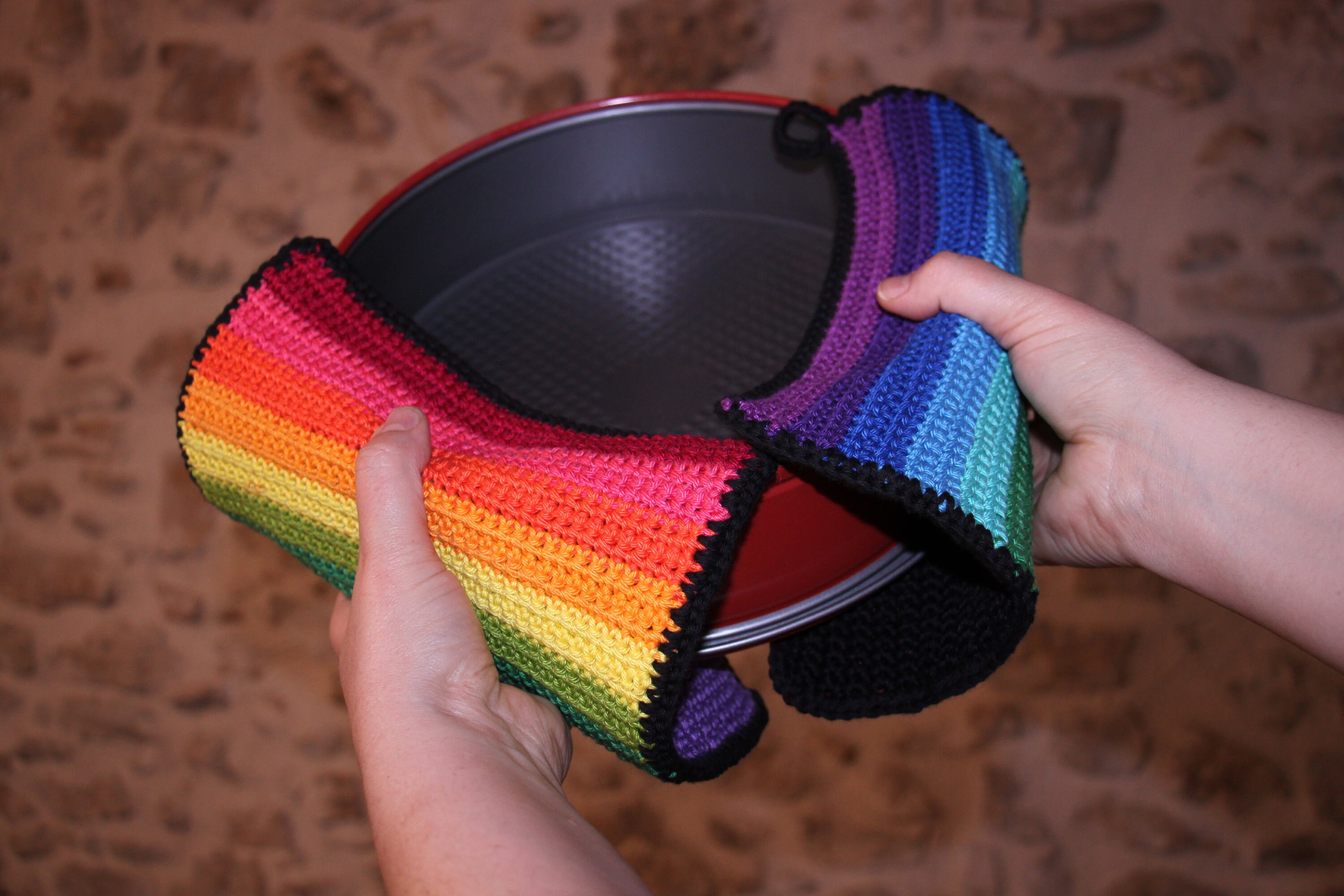 Maniques Four Arc-En-Ciel Fait Main en Coton Lot de 2 - 23cm X 23cm.