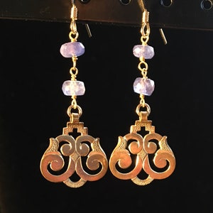 Elegant tanzanite and vintage gold link earrings