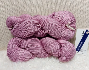 Malabrigo, Worsted, Pink Frost, Merino wool yarn, for knitting, crochet, weaving, crafts. Kettle dyed, Worsted Weight, kettle dyed Yarn