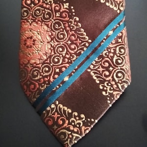 Holliday and Brown London 100% Silk Paisley Tie Special Edition 60&quot; X 3&quot;