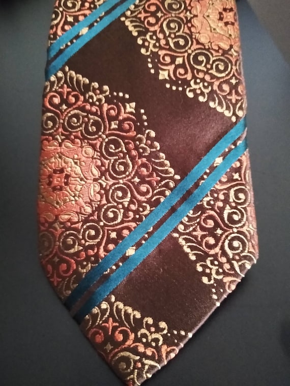 Holliday and Brown London 100% Silk Paisley Tie Sp