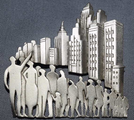 Cityscape pin with admiring crowd
