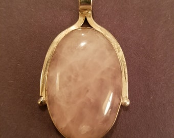 Colgante de cuarzo rosa con ajuste de plata de ley