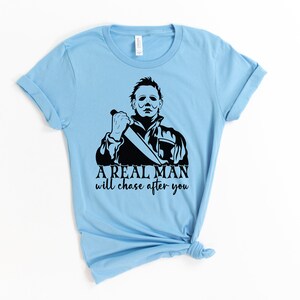 Ein echter Mann wird dir nachjagen, Michael Myers, Halloween Shirt, Lustiges Halloween Shirt, Horror Film Shirt, Horror Fan Shirt, Horror Fan Gif Ocean Blue