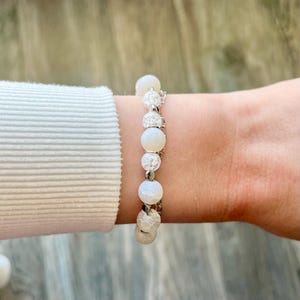 White Agate, Crackled Agate Beaded Bracelet, Quartz Beaded Bracelet, Gift for her, Crystal Gemstone