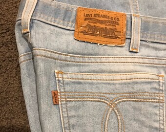 levis brown tab