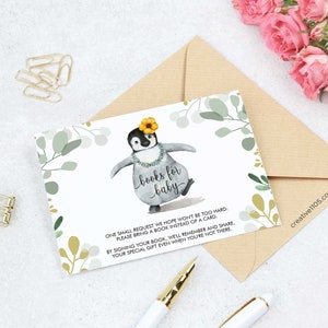 Może przedstawiać: Kartka z zaproszeniem na baby shower z ilustracją pingwina. Kartka ma zielono-złoty wz&oacute;r kwiatowy i napis "książki dla dziecka". Tekst na kartce brzmi: "Mała prośba, kt&oacute;ra miejmy nadzieję nie będzie zbyt trudna: Prosimy o przyniesienie książki zamiast kartki. Podpisując swoją książkę, będziemy pamiętać i dzielić się Twoim wyjątkowym prezentem, nawet gdy Cię nie będzie."