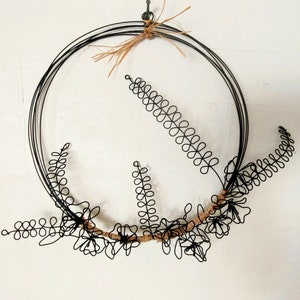 Handmade Wire Floral Wreath / Wire Art / Minimalistic line-drawing aesthetic / Wall-Hanging Wire Decor / Home Decor / Artificial Flower