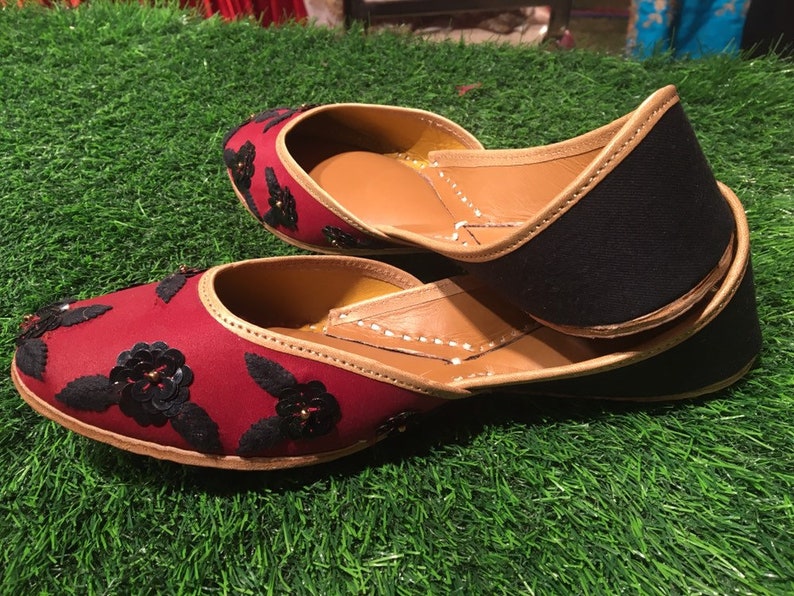 Beautiful hand created embroidered juttikhussa Ballets mehroon