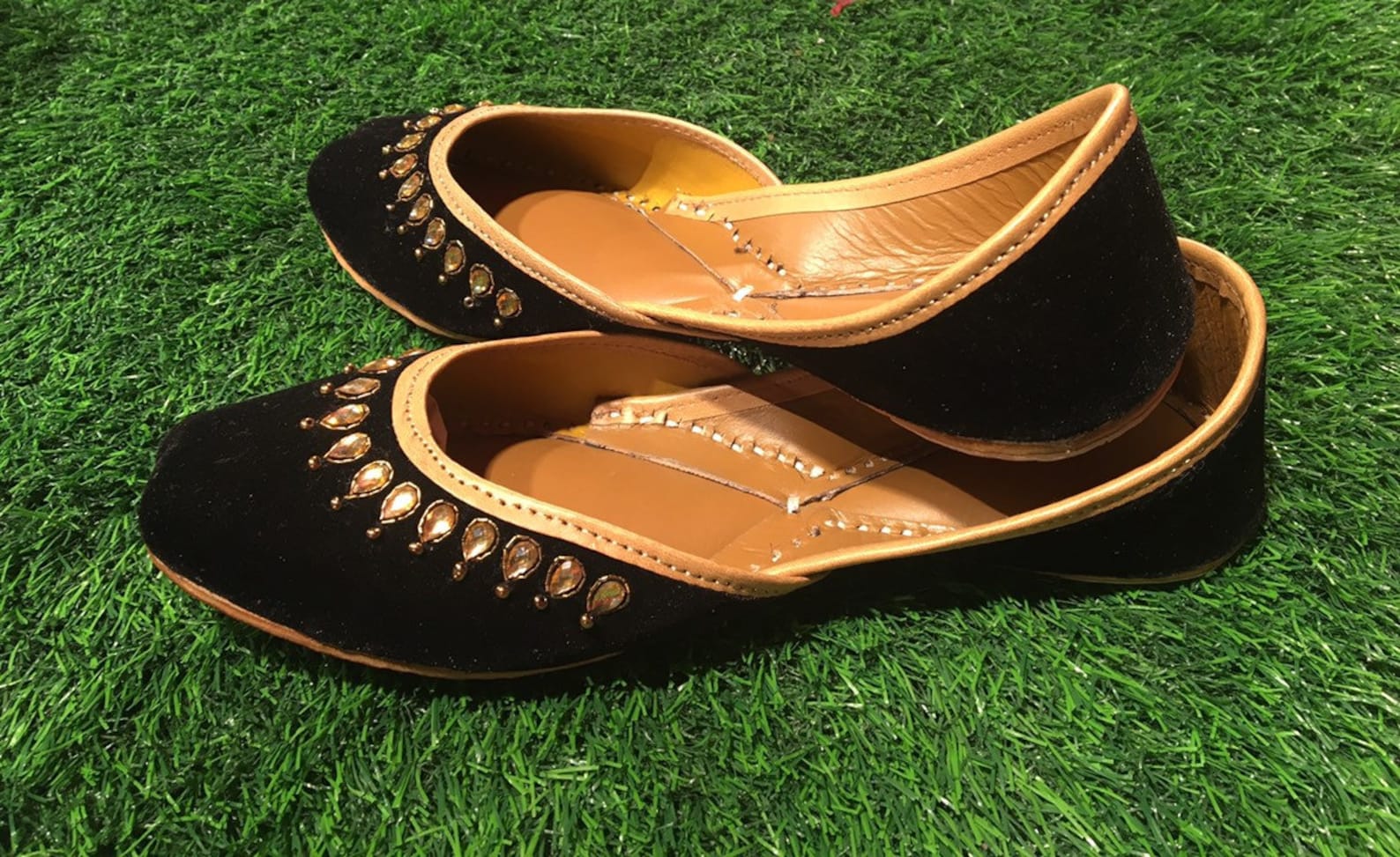 black kundan embroidered velvet jutti |mojari | ballet flats