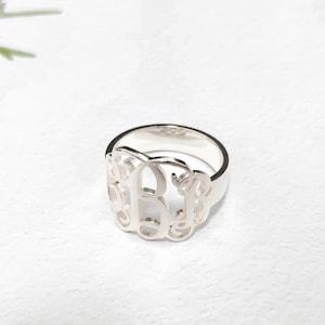 Gepersonaliseerde monogramring, aangepaste initiële ring, script monogramring, zilveren eerste ring, naamring, verjaardagscadeau, moederring, goedkoop