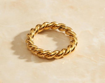 Gold Wound Twine Signet Ring