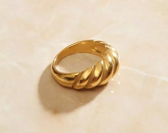 Gold Twist Signet Ring