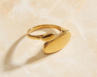 Gold Geometric Curve Signet Ring