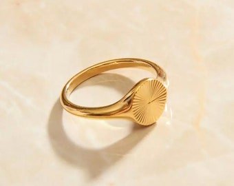 Gold Circular Sunburst Signet Ring