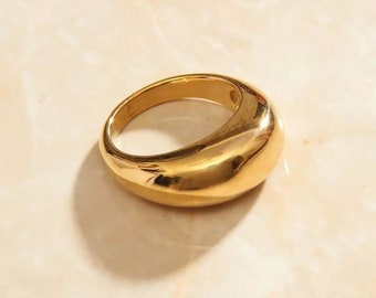 Gold Smooth Curved Signet Ring