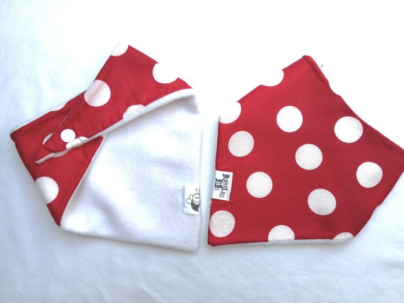 red dribble bib