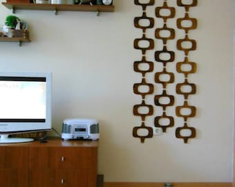 Separador de ambientes colgante de madera contrachapada de estilo moderno de mediados de siglo: decoración de pared.
