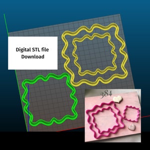 Può includere: Immagine di un download di file STL digitale. L'immagine mostra tre formine per biscotti quadrate ondulate in giallo, verde e rosa. Il testo "Digital STL file Download" è in un riquadro bianco.