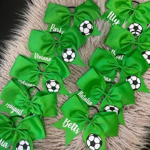 Flickors överdimensionerade fotbollsbåge bild 7