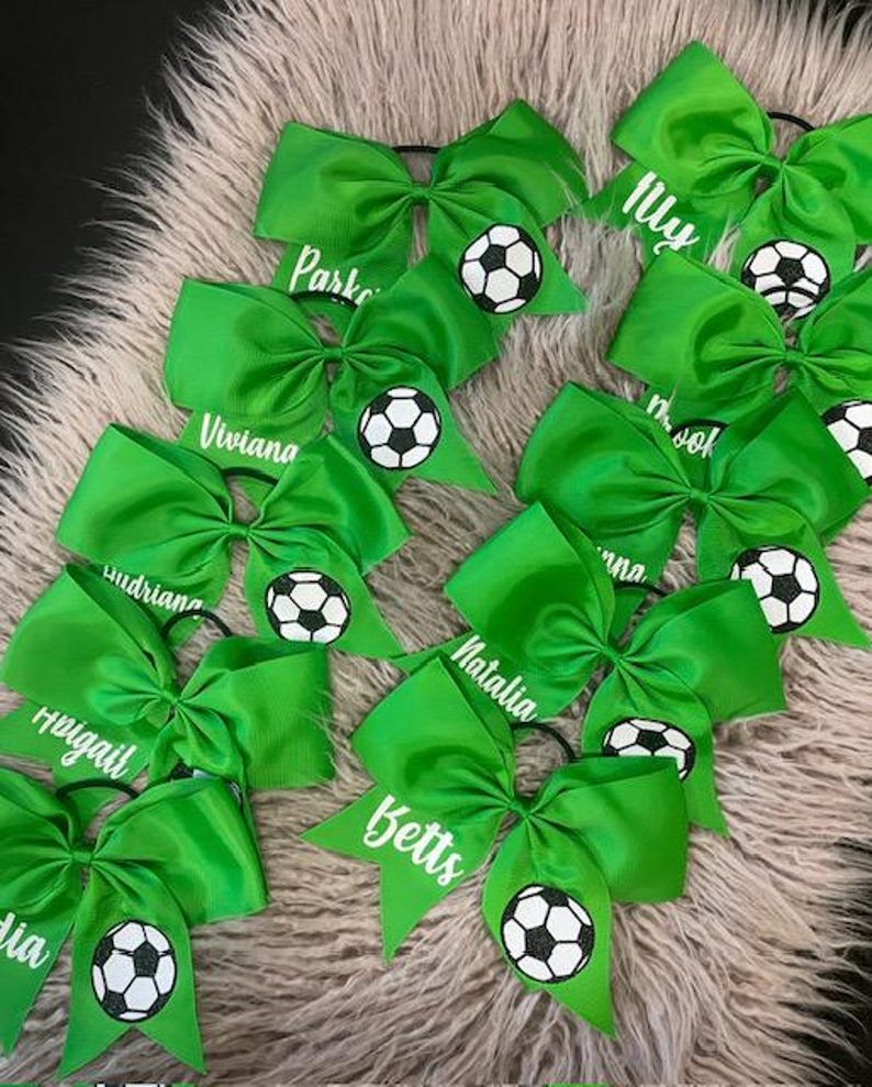 Flickors överdimensionerade fotbollsbåge bild 7