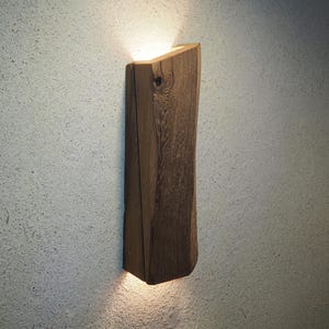 Wall lamp made of old oak wood, handmade from a 300-year-old historic half-timbered beam (OLD OAK WOOD NATURAL)